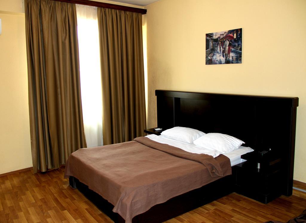 Avenue Hotel Tbilissi Chambre photo