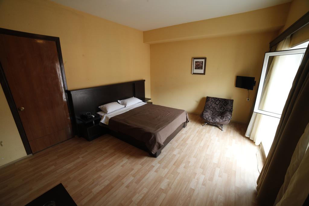 Avenue Hotel Tbilissi Chambre photo