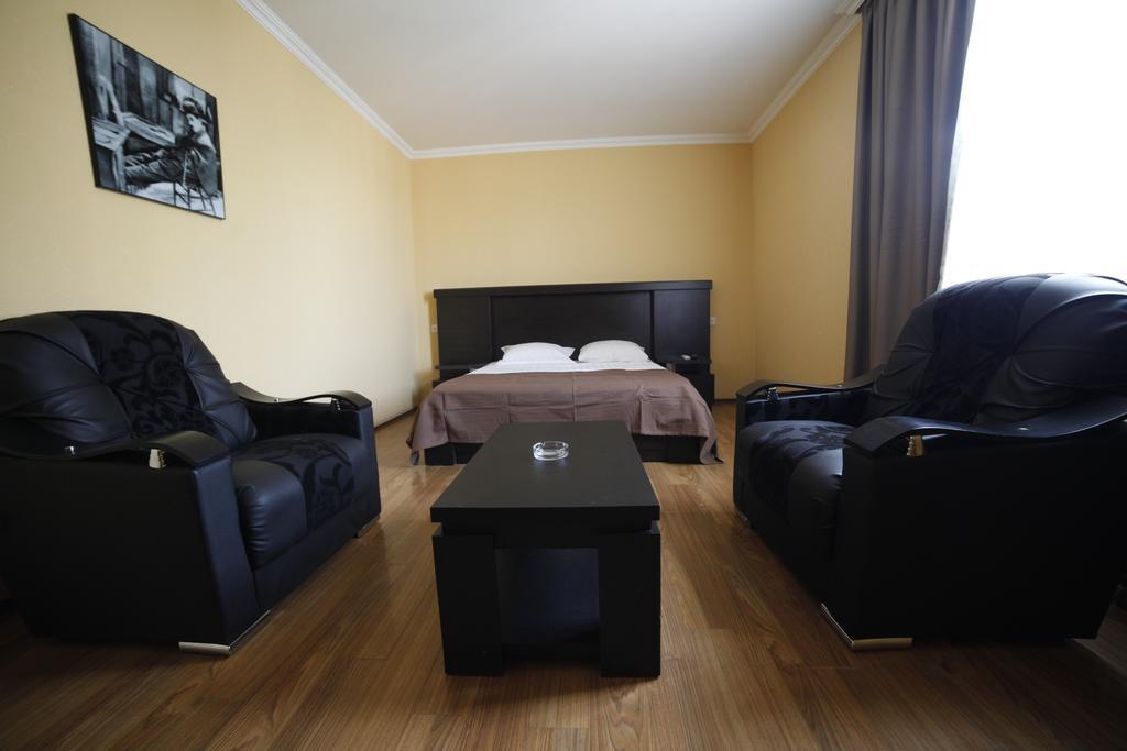 Avenue Hotel Tbilissi Chambre photo