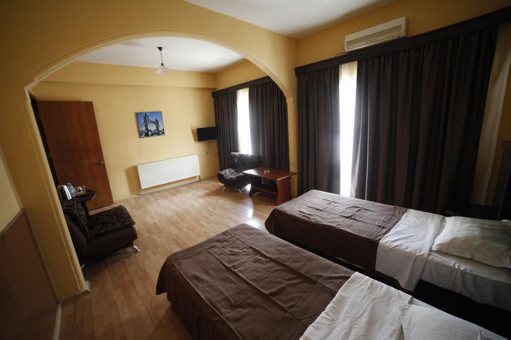 Avenue Hotel Tbilissi Chambre photo