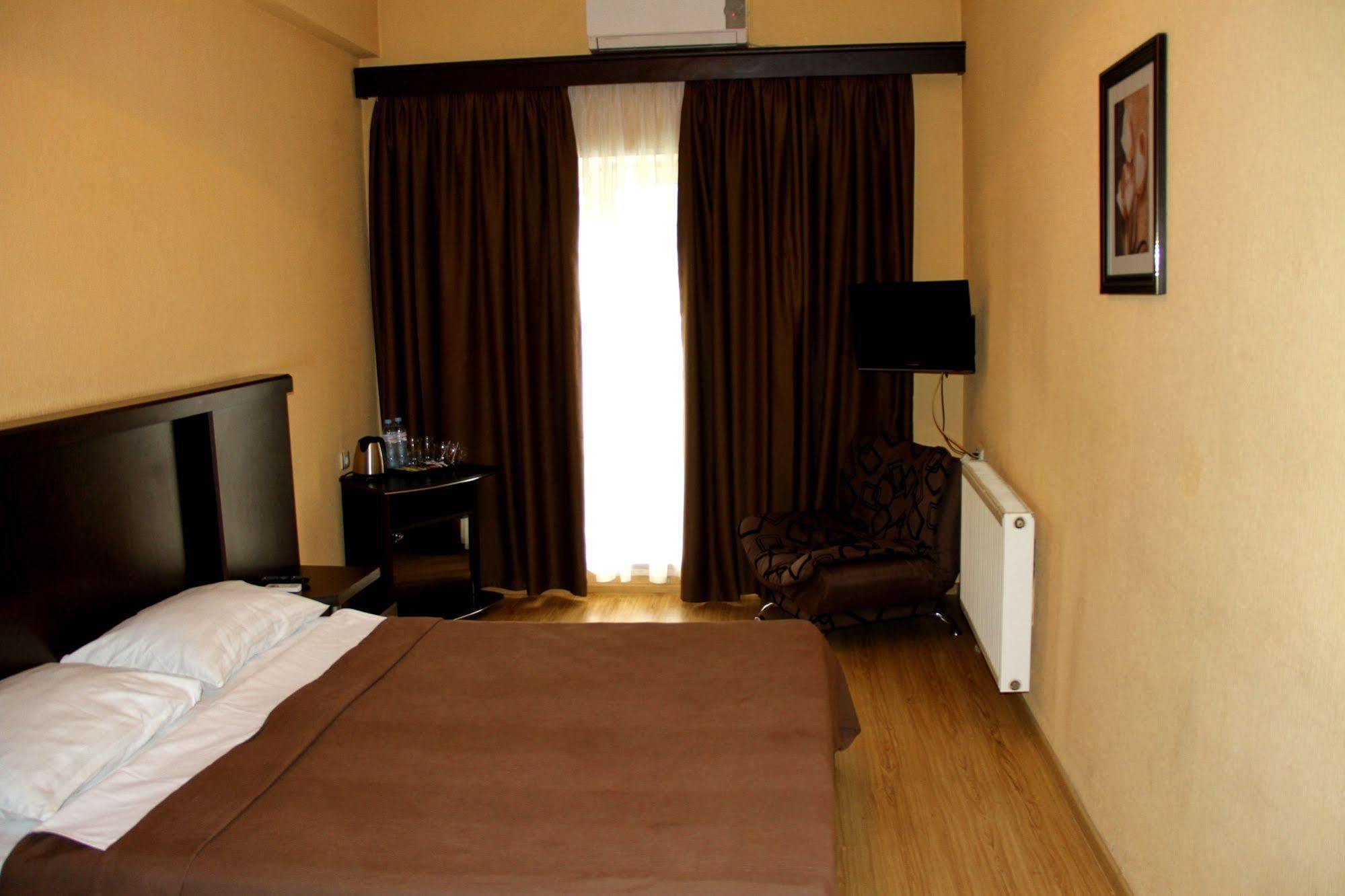 Avenue Hotel Tbilissi Extérieur photo