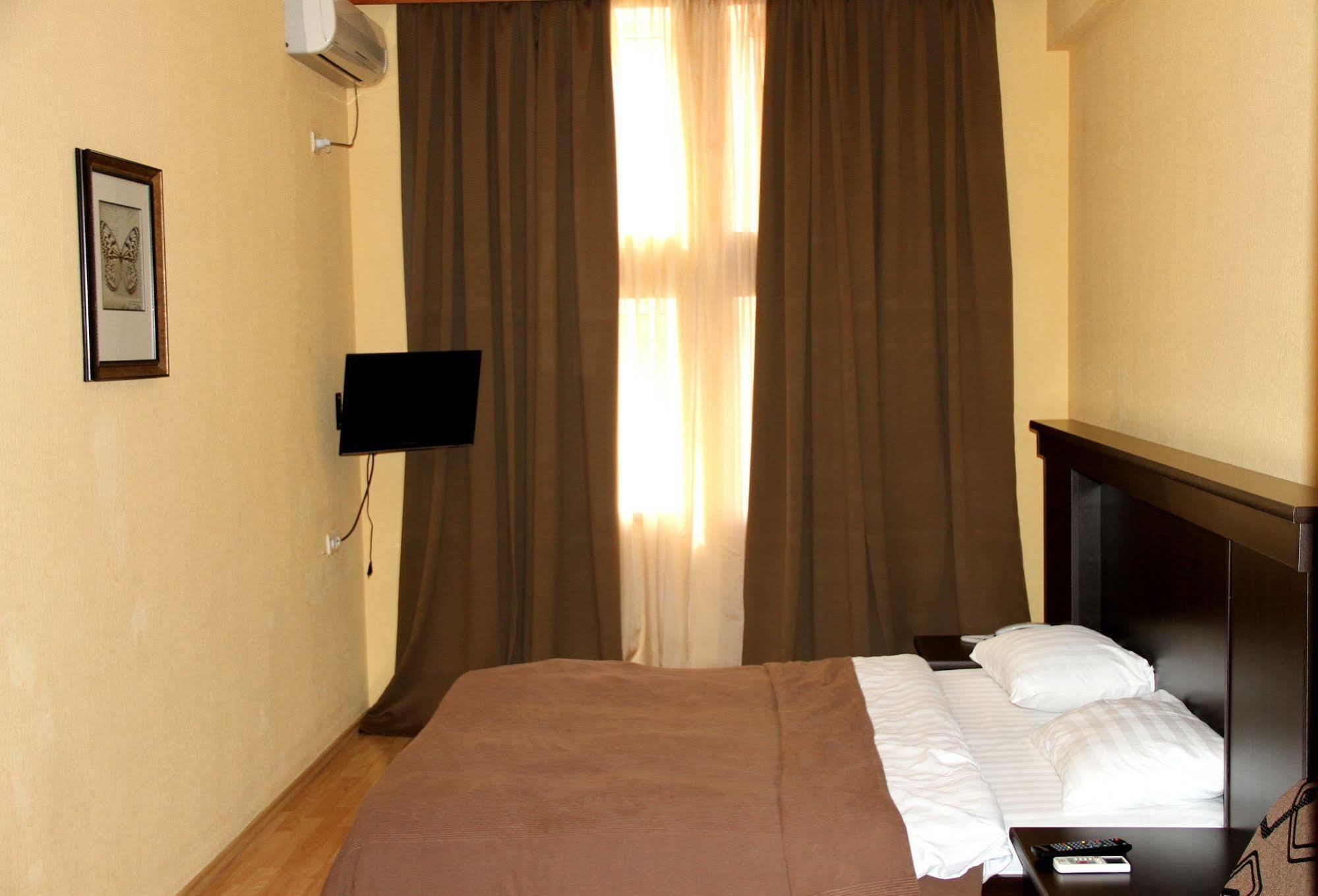 Avenue Hotel Tbilissi Extérieur photo